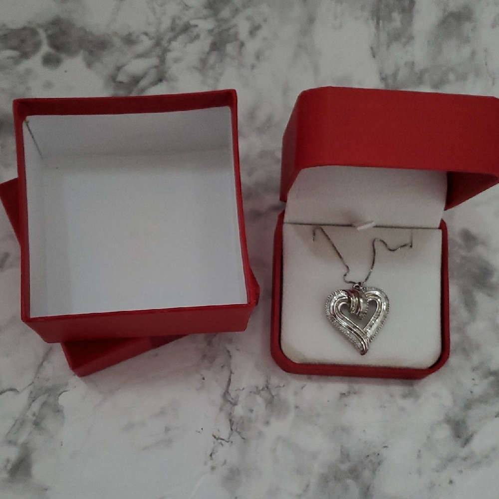 Elegant Silver Heart Pendant Necklace